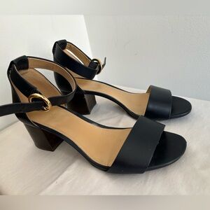 Michael Kors Dark Navy Size 7 Heels